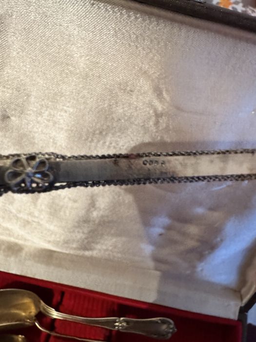 Sfesnice 2 bucati 800 lei si set linguri si cutite 1500  lei