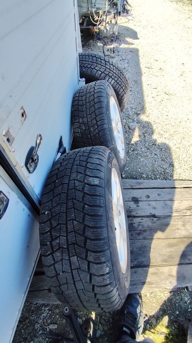 Гуми с джанти 225 55 16 зимни ,чисто нови