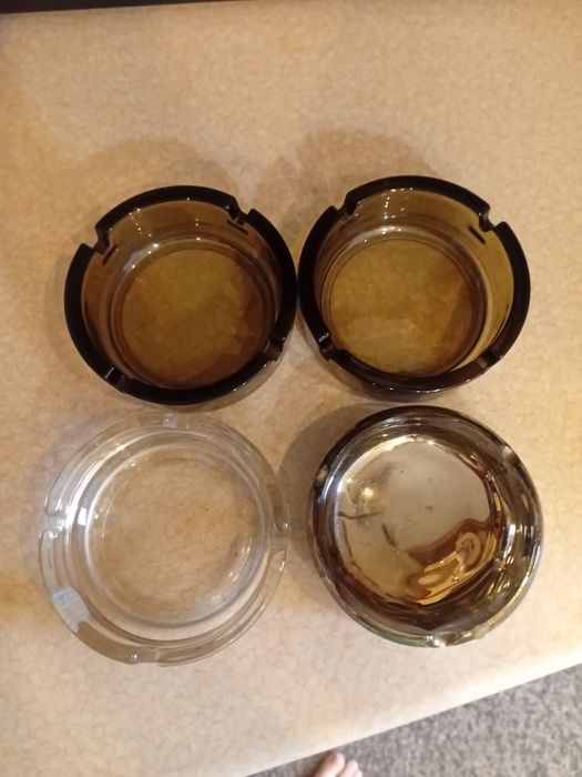 Продам пепельницы.