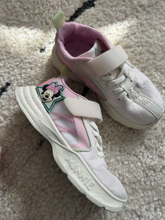 5 чифта обувки.