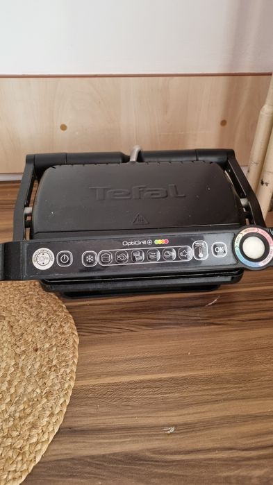 Grătar electric Tefal,2000W, 6 programe de gătire negru