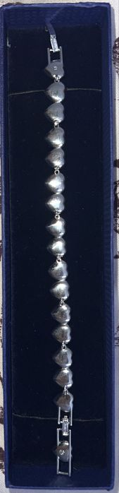 Bratara SWAROVSKI cu inimioare cadoul perfect
