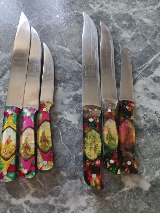 Продам два комплекта ножей.