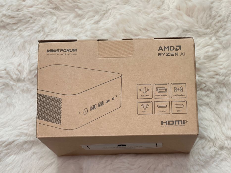 Mini PC-uri Minisforum UM890 Pro, X1 255