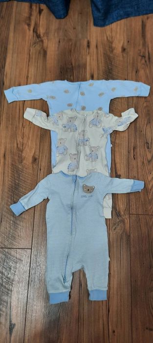 Lot haine pentru bebeluși. Lotul contine mărimea 62, 3-6 luni,