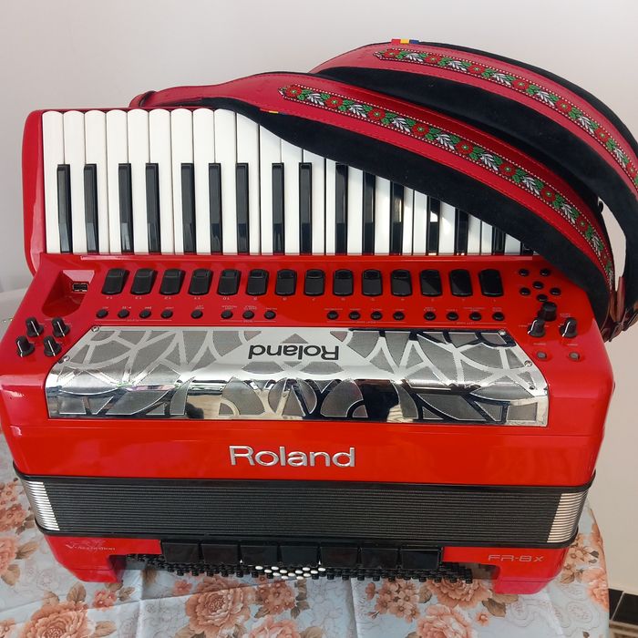 Vând acordeon FR8X