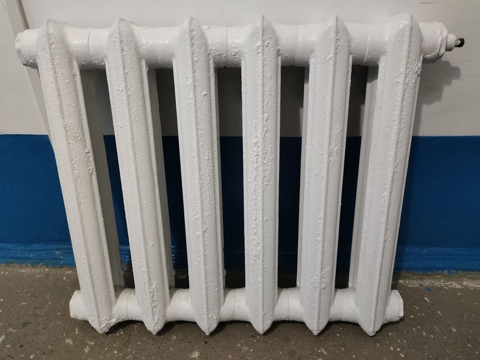 Продам чугунный радиатор