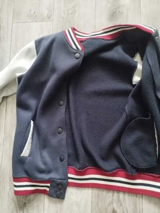 Кофта-бомбер на 9-11 лет.