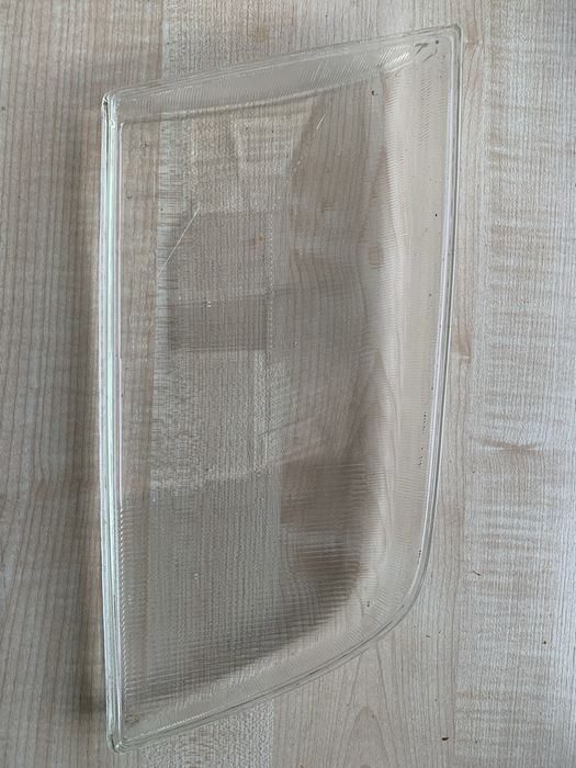 Стекло на фару Мерседес