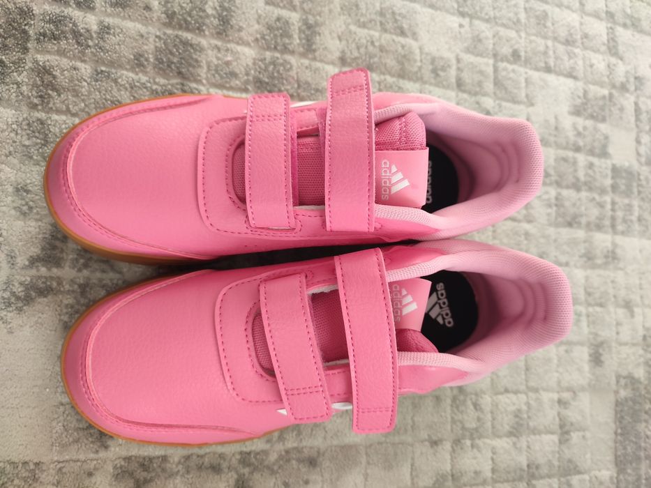 Маратонки Adidas за момиче 35 н