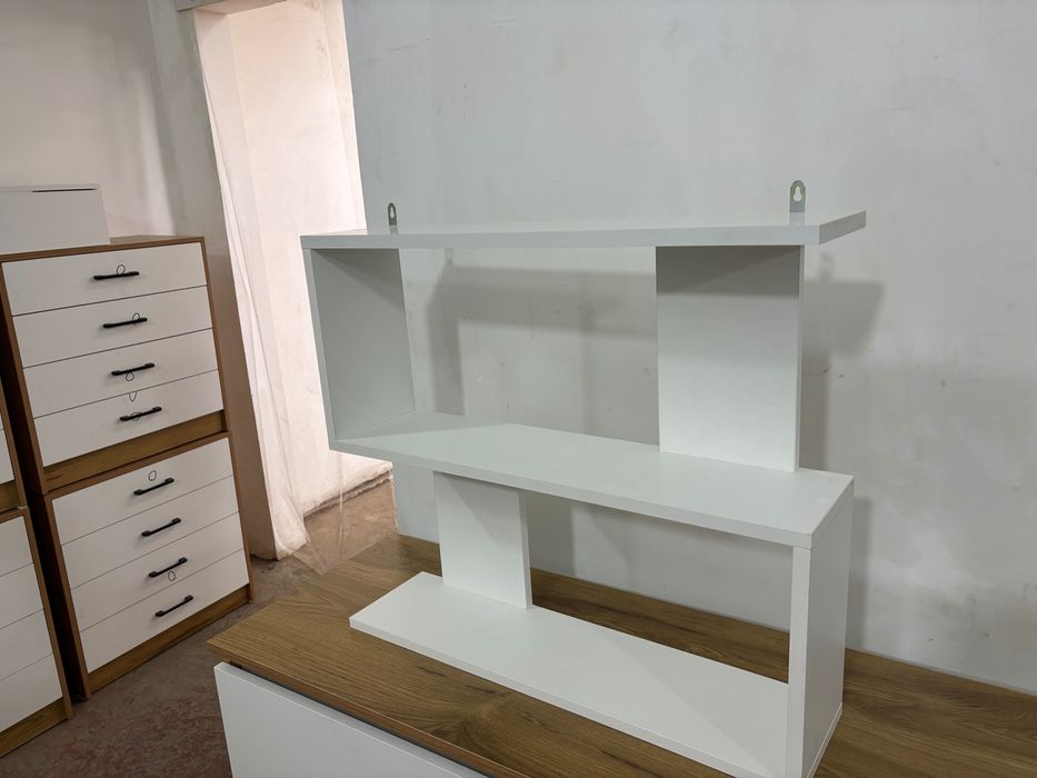 У головой полка настенная Ugolovoy polka kichik buyumlar uchun