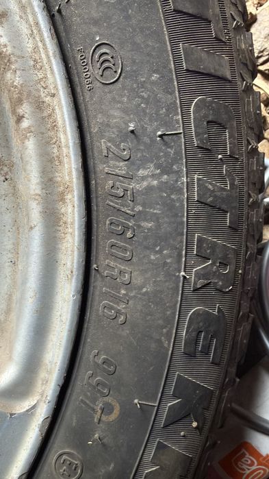 Продам резину с дисками  215-60-R16