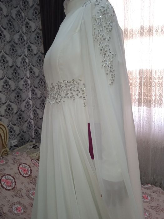 Вечерное белое платье