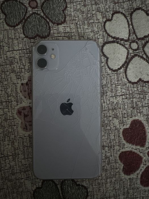 Продам iPhone 11 64 ГБ