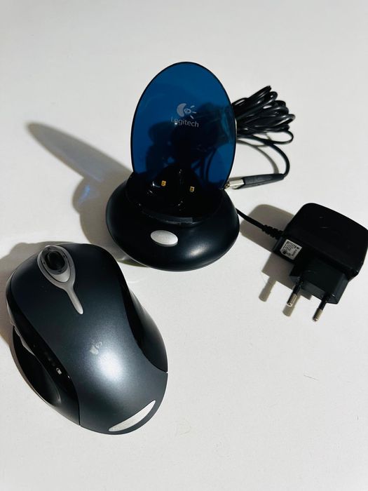 Se vand 2 mouse-uri Logitech
