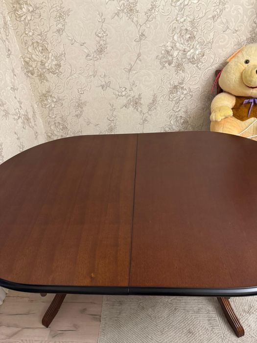 Продам стол в отличном состояние