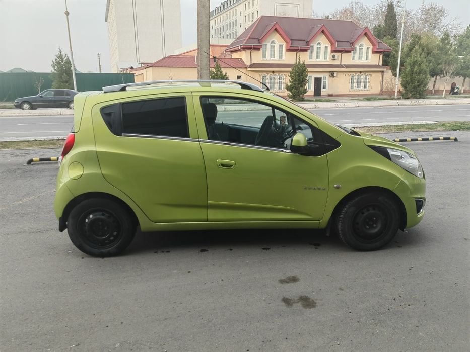 Chevrolet spark.