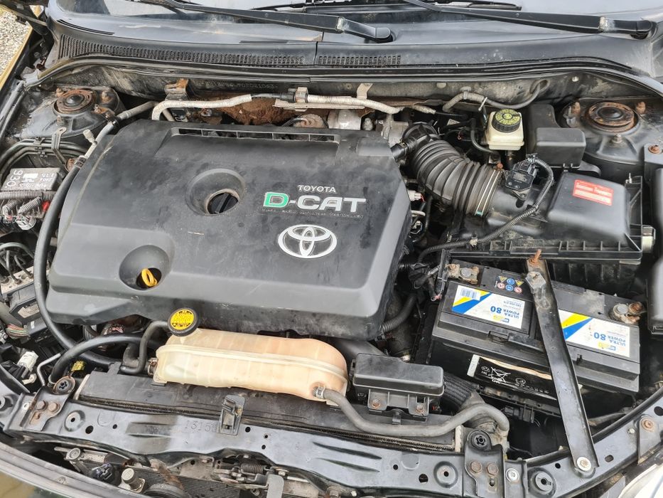 Dezmembrez Toyota Avensis T25 2.2 D-CAT 177 cp 2006