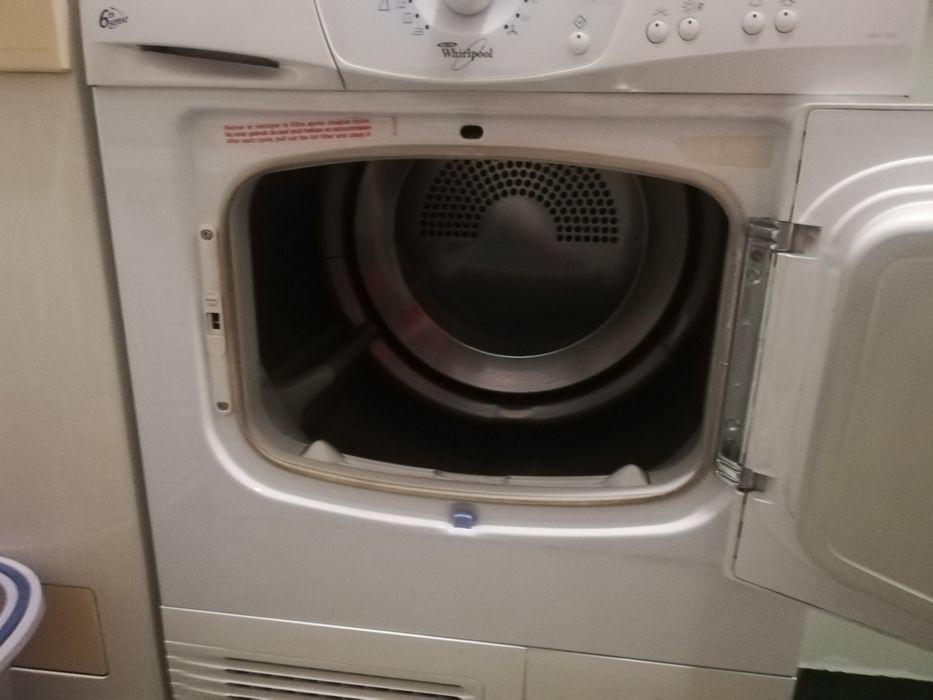 Продавам сушилня Whirlpool 6 sense