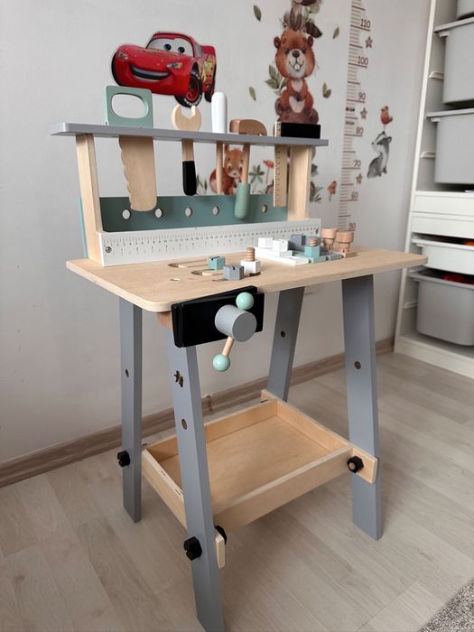 Banc de lucru din lemn vopsit ecologic