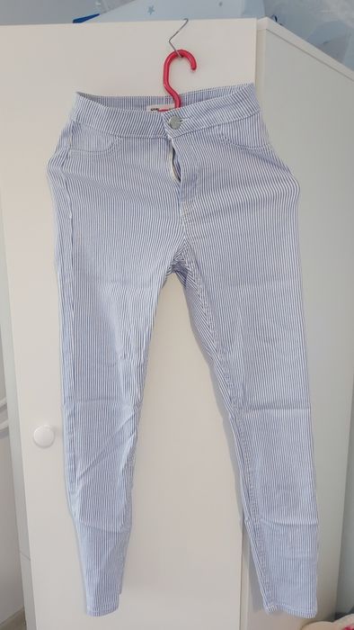 Vand blugi/pantaloni Sinsay marimea 32