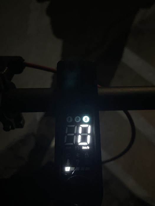 Trotineta electrică ,,Xiaomi scooter 4 pro”