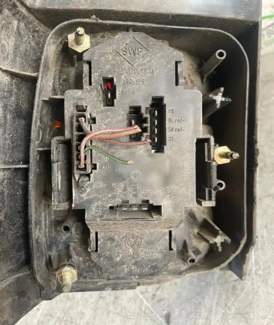 Lampa / Tripla stop dreapta pe aripa Volkswagen VW Passat 1992