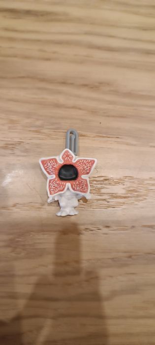 Фигурки очень странные дела kinder joy