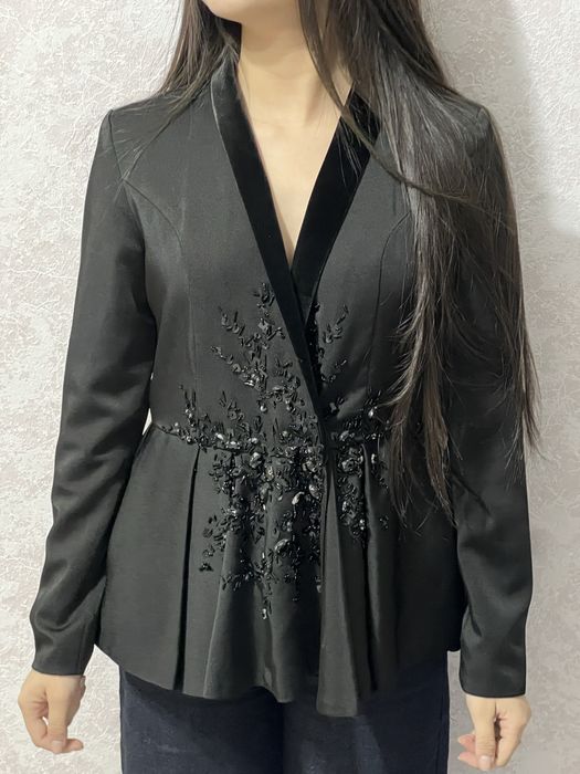 Пиджак сатылады 1ақ рет киілген