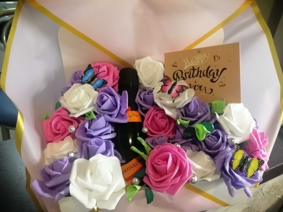 Кутия с цветя и вино