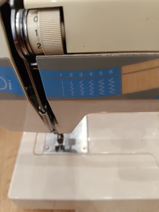 Шевна машина ELNITA/ELNA 220I