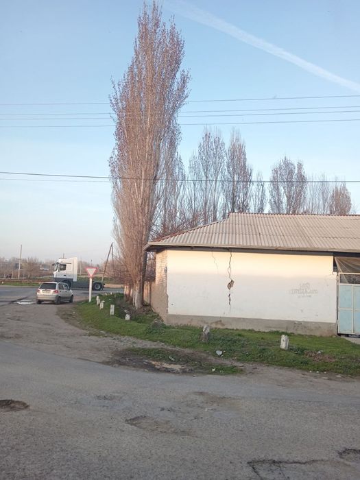 Uy sotiladi yer maydoni 6 sotix. Gaz suv svet bor xamma hujjatlari bor