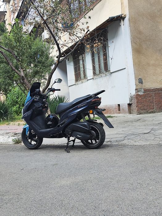 Gst tiger skuter srochni sotiladi