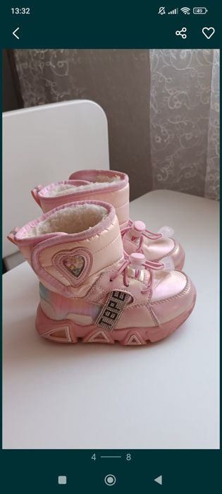 Продам не дорого вещи на девочку,обувь комбез,шапочки и тд