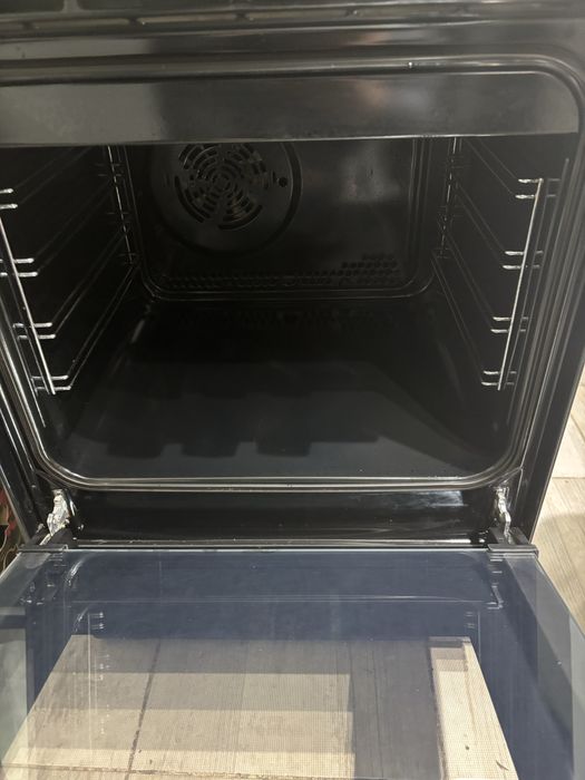 AEG- печка с керамични котлони.