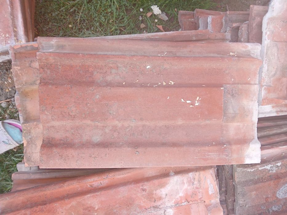 Vând tigla aproximativ 600 de bucati