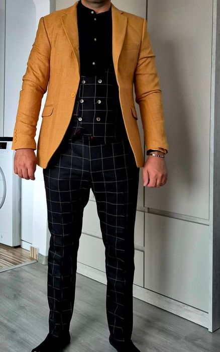 Vând costum 3 piese