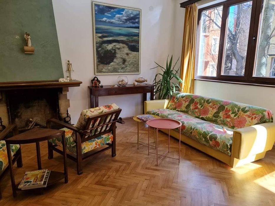 Дава се под наем Тристаен апартамент в София, Оборище - 100 кв.м за 896.58 € - Снимка #1