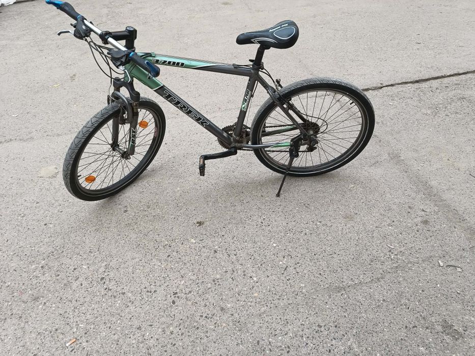 Vind 2 biciclete cu roti de 26