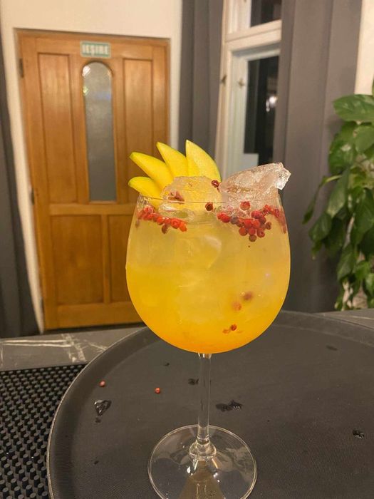 Cocktail Bar Mobil pentru Evenimente Private – Experiență Premium