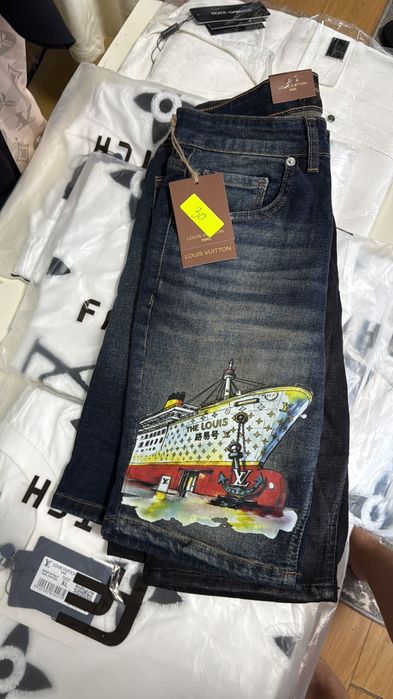 blugi scurti LV si papuci LV marimi de la xs,s,m,l,xl