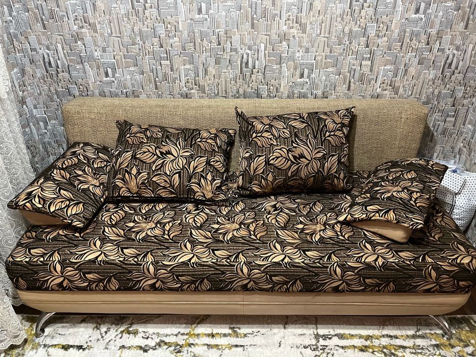 Раскладной диван + подушки