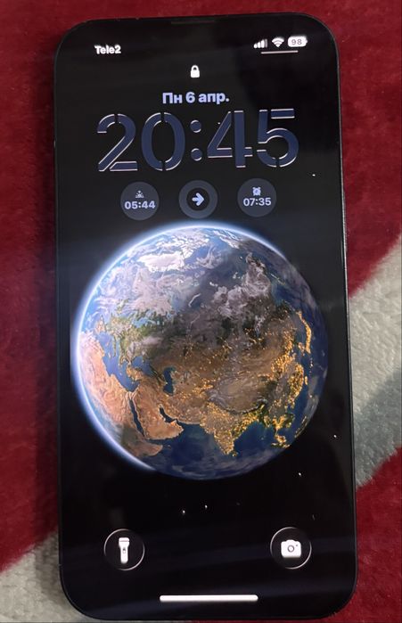 Продам Айфон 13.