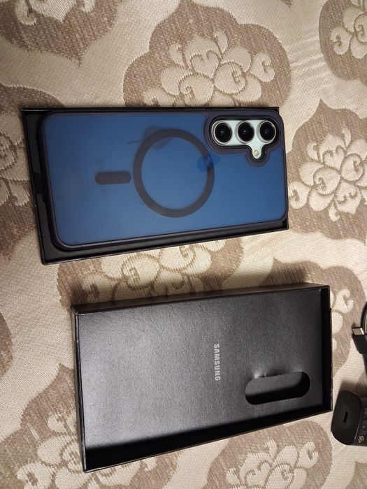 Samsung s24FE 8/256Гб