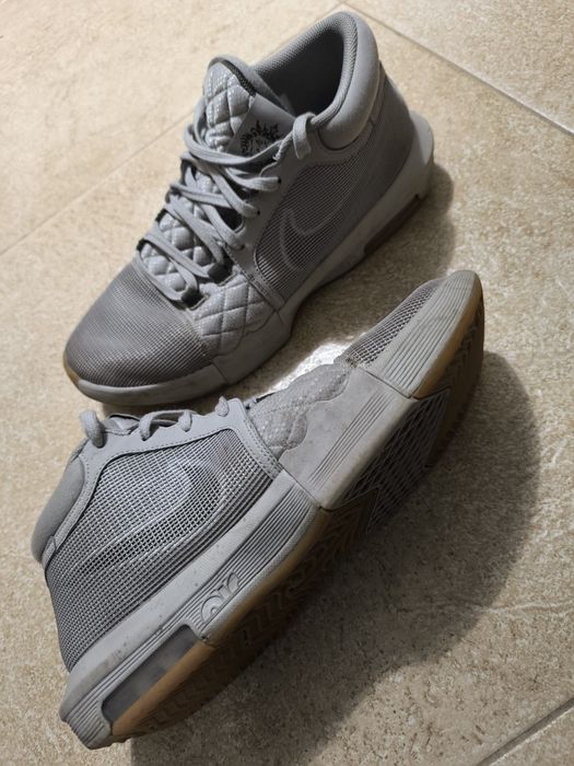 Nike LeBron Witness VIII