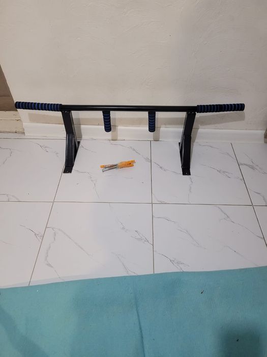 Турник настенный