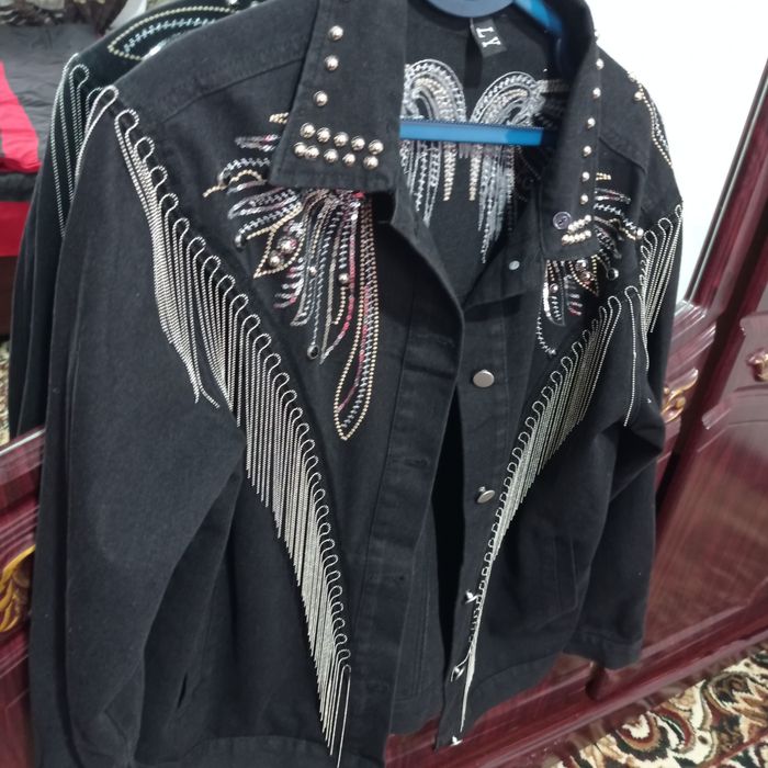 Jensi kostyum judda chiroyli modni