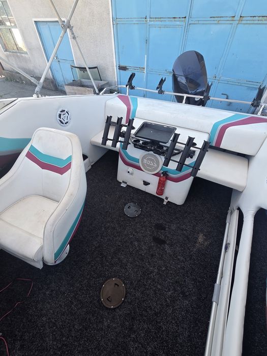 Vand Barca Cabinata cu motor + peridoc