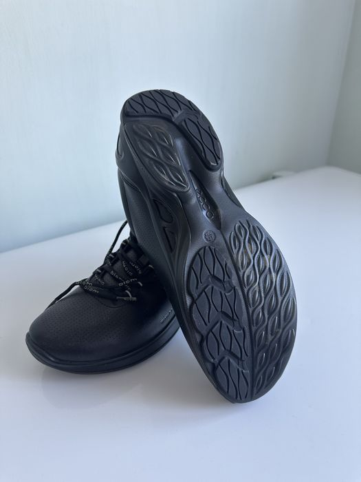 Кроссовки ECCO.