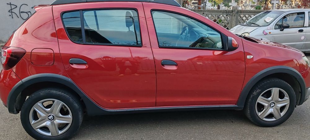 Dacia Sandero Stepway - 0.9 turbo benzină 90 cp - manuala  69.000 km - an 2015